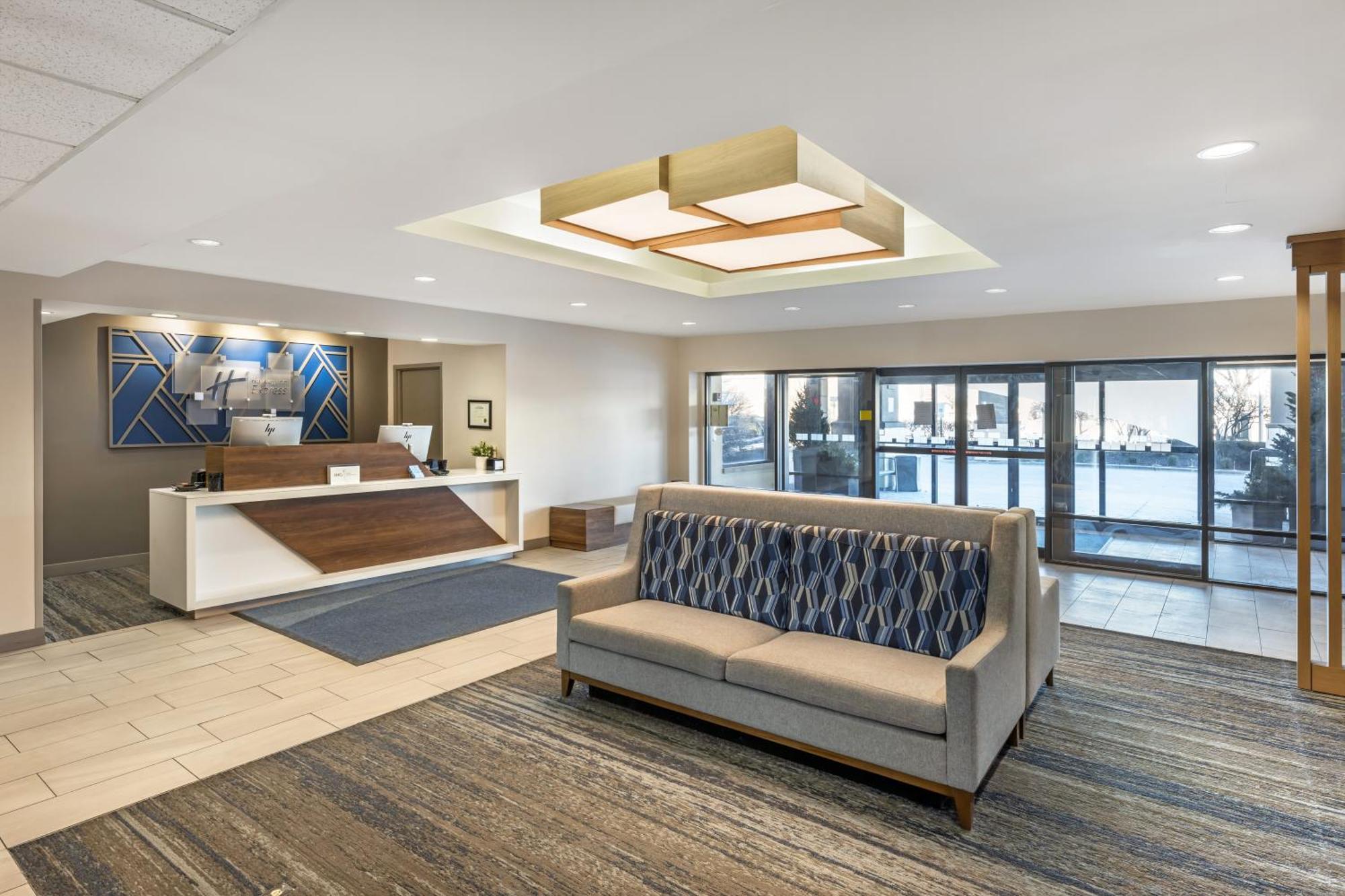 Holiday Inn Express Crestwood By Ihg Exterior foto