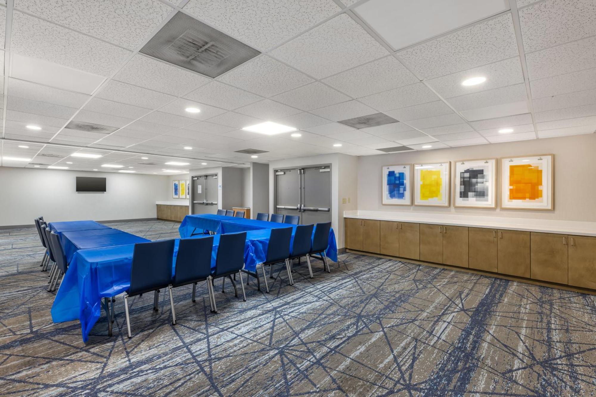 Holiday Inn Express Crestwood By Ihg Exterior foto