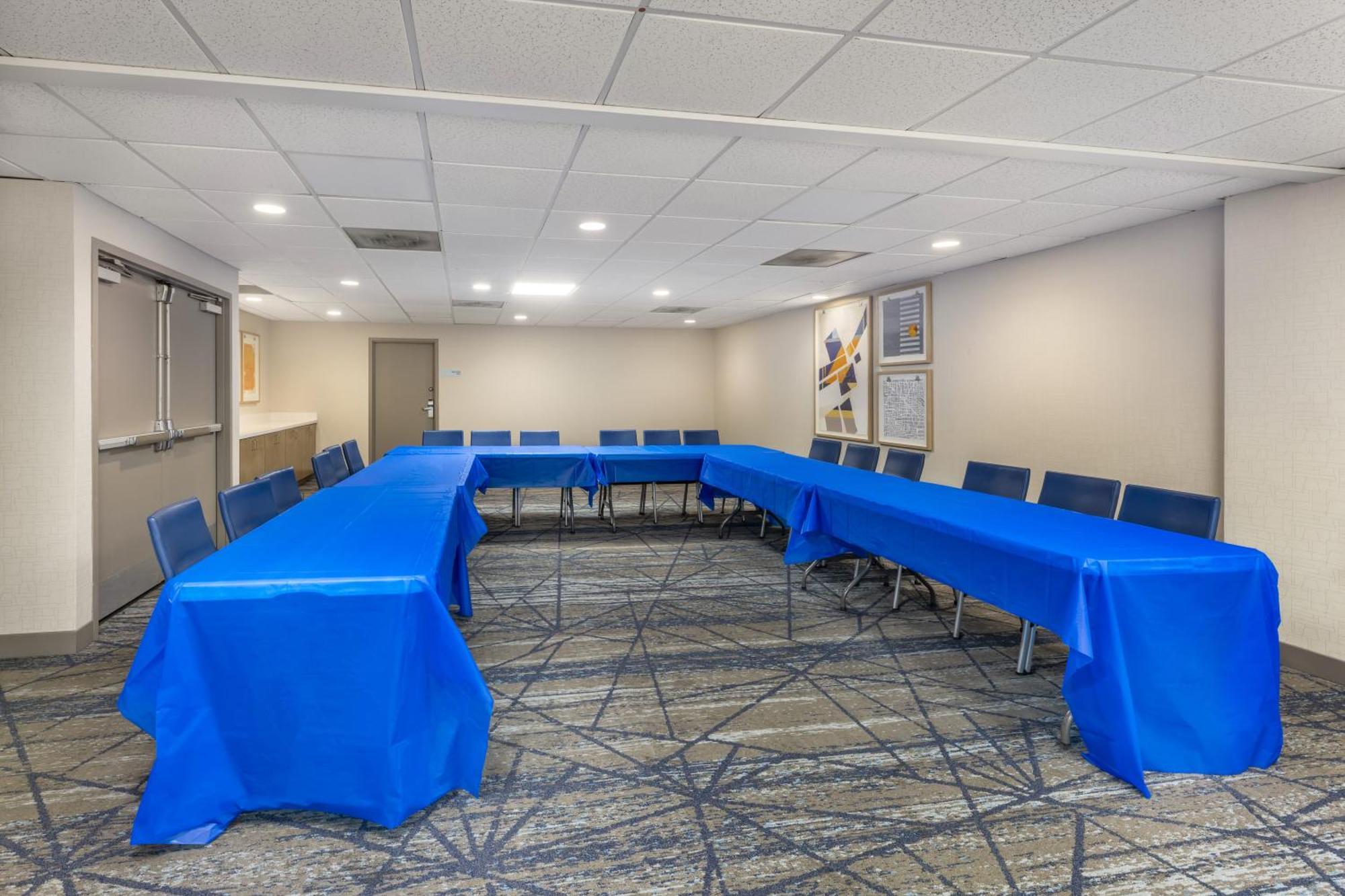 Holiday Inn Express Crestwood By Ihg Exterior foto