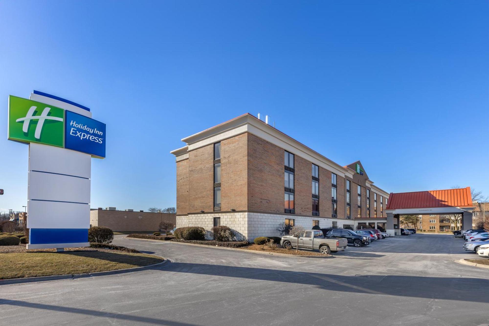 Holiday Inn Express Crestwood By Ihg Exterior foto